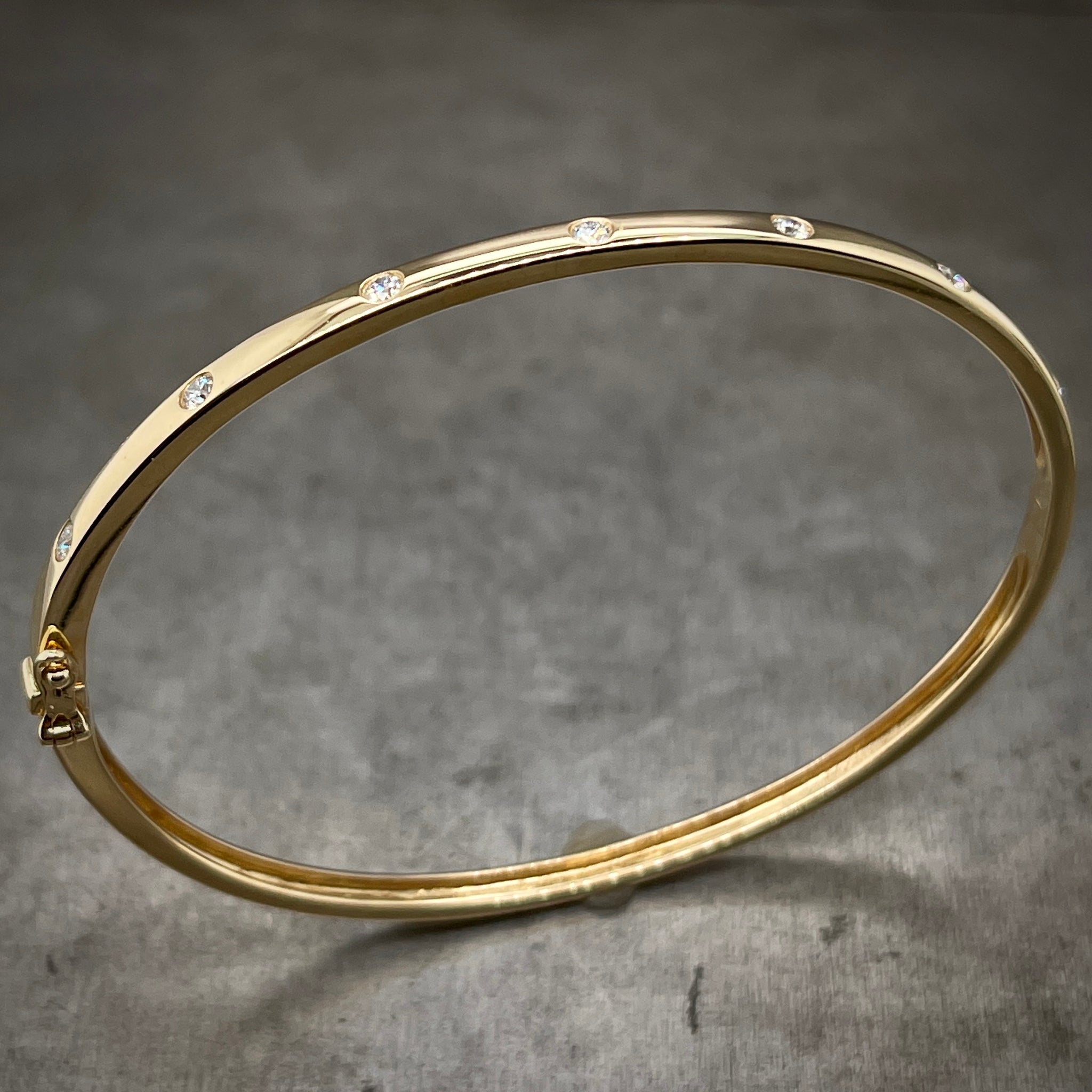 Round Brilliant Diamond Gold Bangle