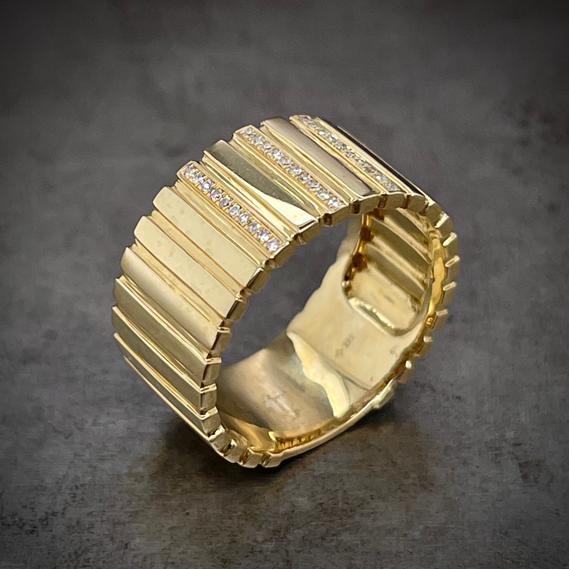 Angled aerial view of diamond cigarette band. Here you can better see the divers of the rectangles.