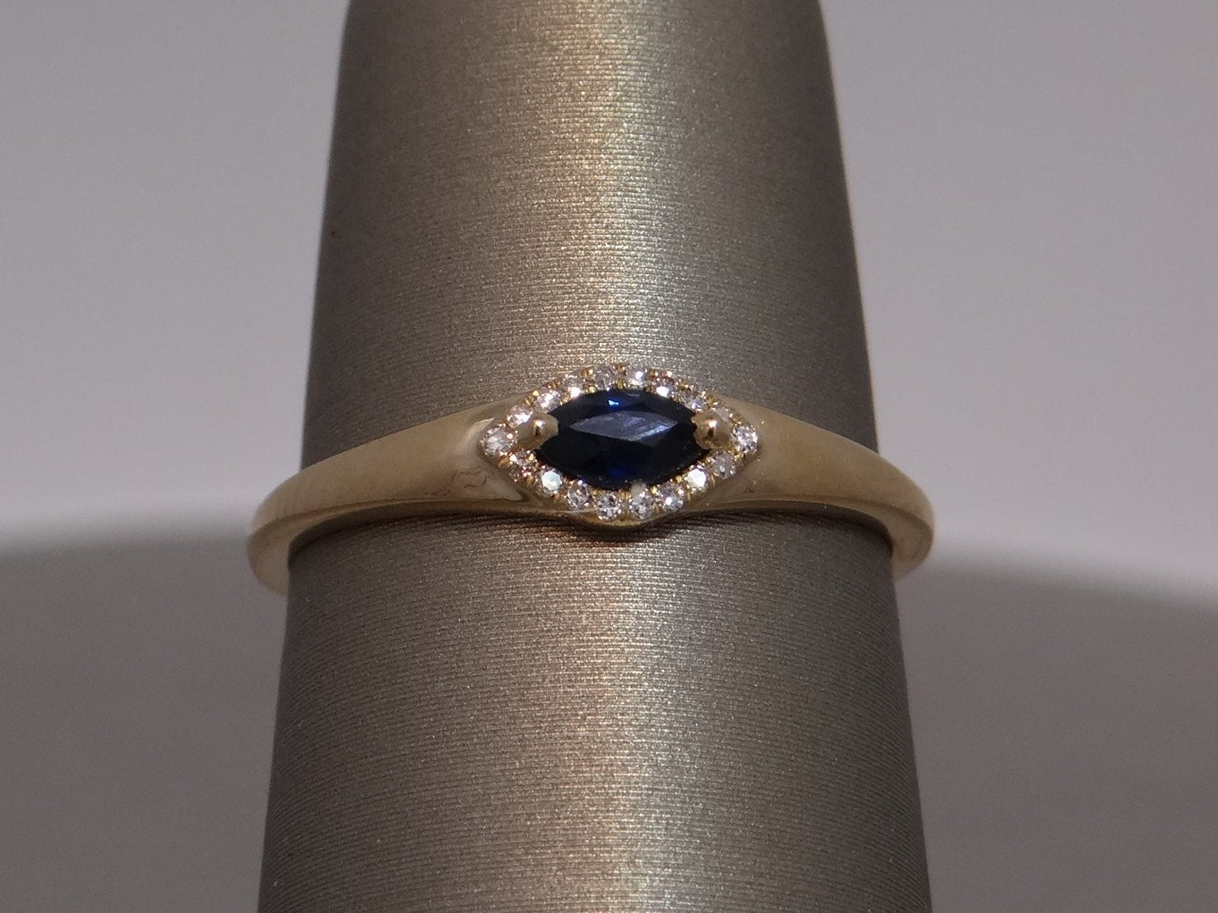 Sapphire ring with Diamond halo