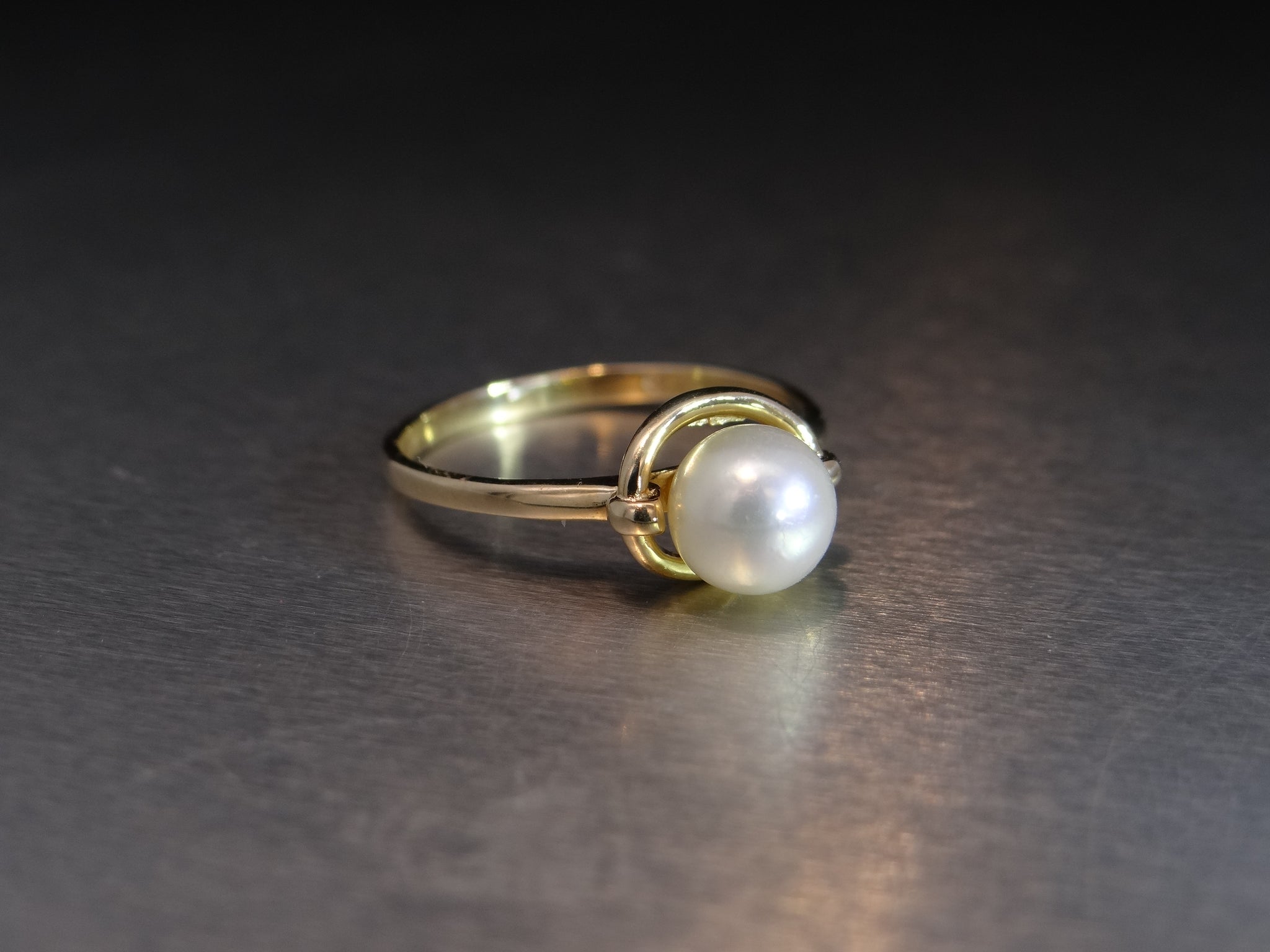 Solitaire Pearl Ring