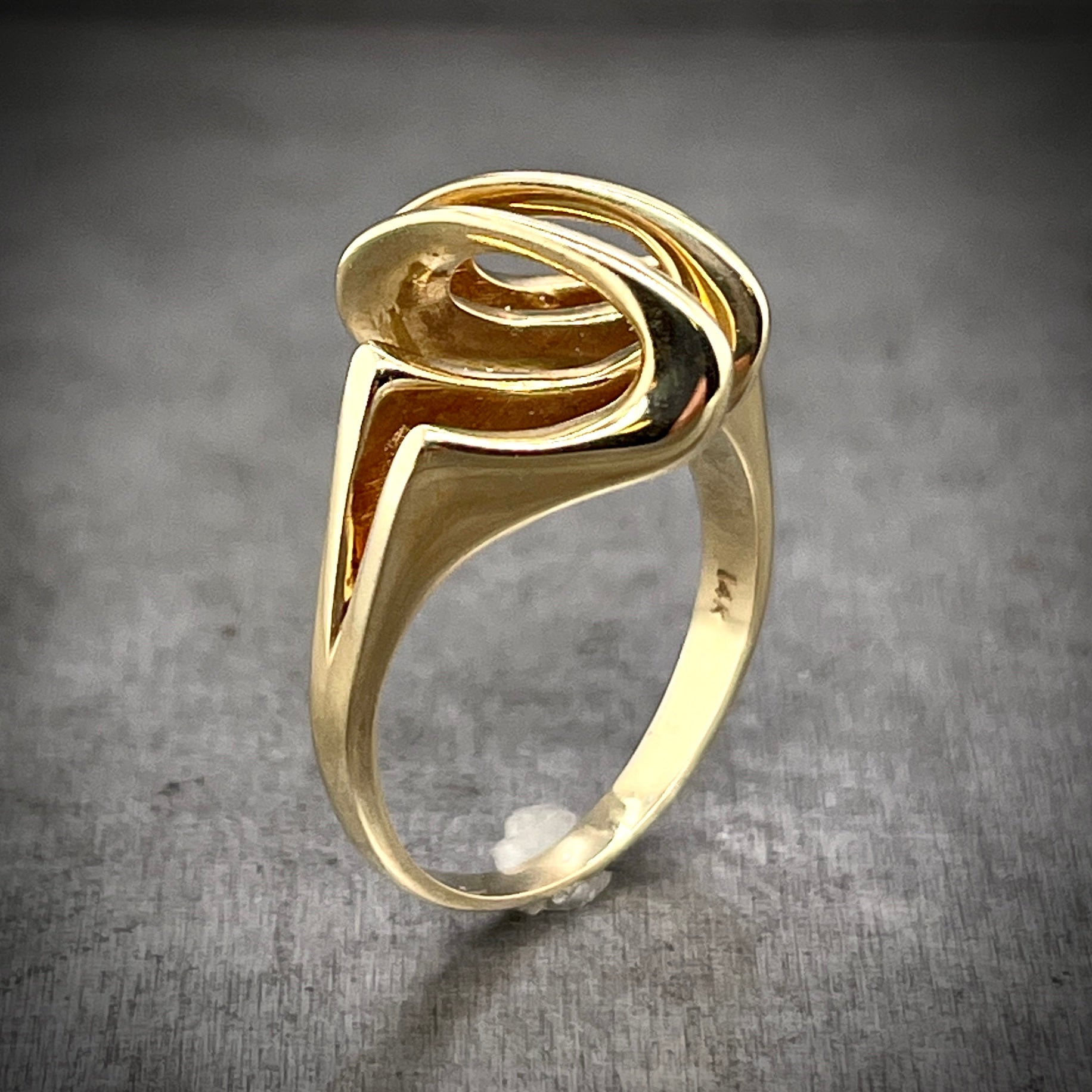 Fallers Jewellers 9K Gold Heavy Men's Claddagh Ring - Fallers, Fallers  Claddagh Rings - Fallers.com - Fallers Irish Jewelry