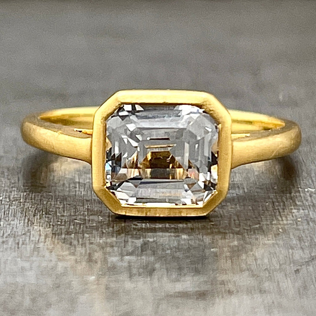 18KY White Sapphire Ring